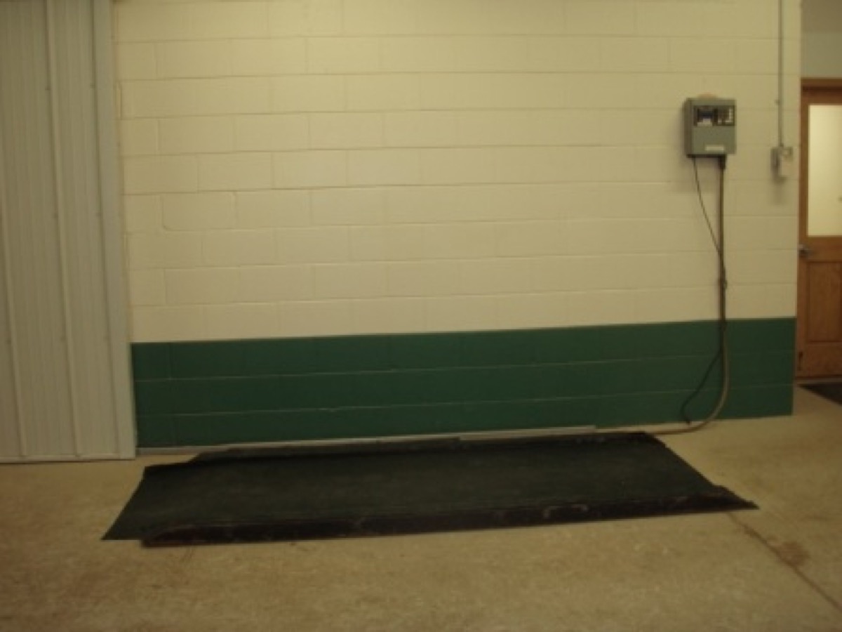 Equine exam bay